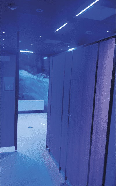 A dressing room decontaminated by UVC light